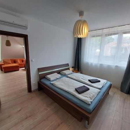 Útulný apartmán v Bratislava 4 Esterno foto